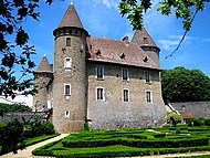 Le Château de Virieu depuis les jardins