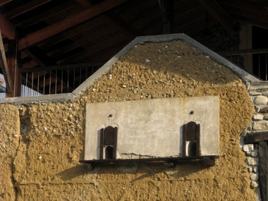 fronton du pigeonnier