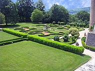 Le Chteau de Virieu, jardins  la Franaise.